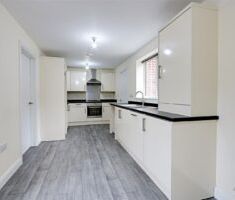 3 BEDROOM House - Semi-Detached - Photo 4