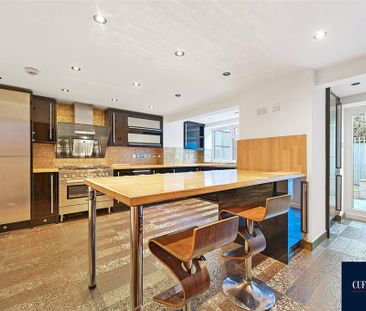 4 bedroom end of terrace house to rent - Photo 6