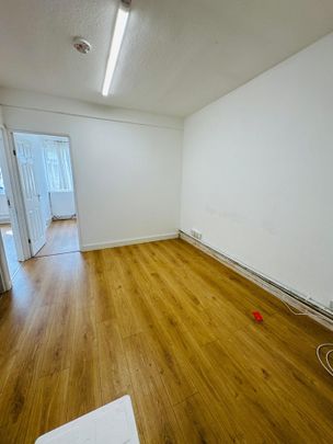 3 Bed Flat, Rayners Lane, HA2 - Photo 1