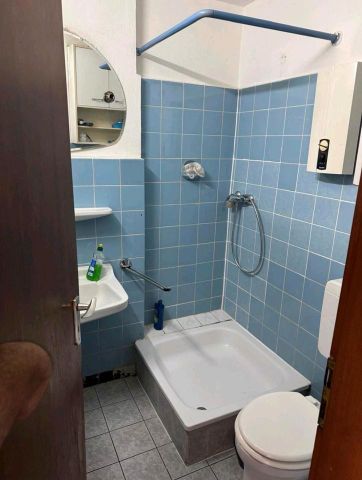 möblierte 1,5 Zimmer mit EBK ab sofort ! - Photo 4