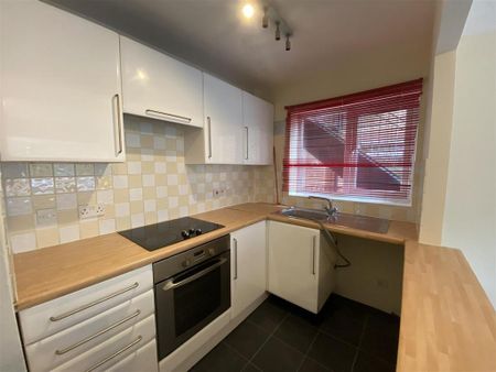 2 bedroom mews to rent - Photo 5
