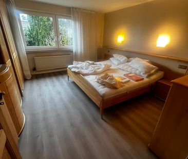 Modern möblierter Bungalow mit großem Garten - Photo 1
