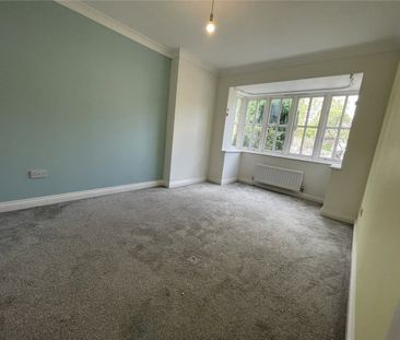 Detached 4 bedroom house in popular Dunstan Park. **AVAILABLE FOR A... - Photo 3