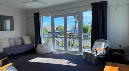 3-Bedroom Home in Prime Pakuranga Location - Photo 3