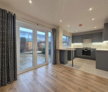 3 bedroom semi-detached house to rent - Photo 1