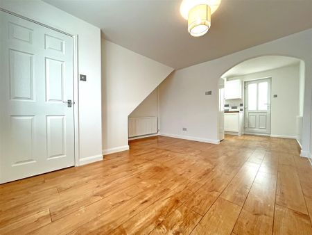 2 bedroom Town house to rent - Photo 3