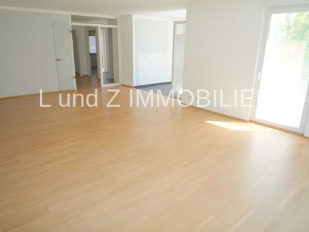 ** Außergewöhnliche helle und großzügige 2,5 - Zimmer Terrassenwohnung mit Garten ! - Photo 2