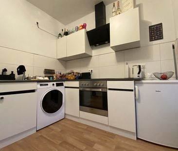 Nachmieter zum 01.Dezember gesucht: Moderne Wohnung mit Küchenübern... - Photo 1