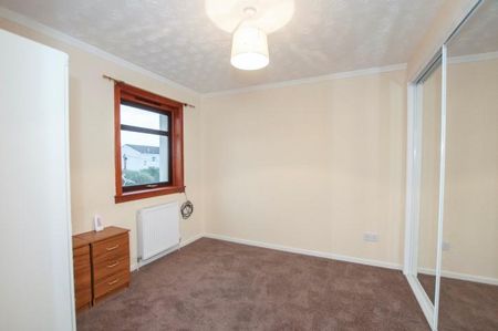 4 bedroom semi-detached house to rent - Photo 5