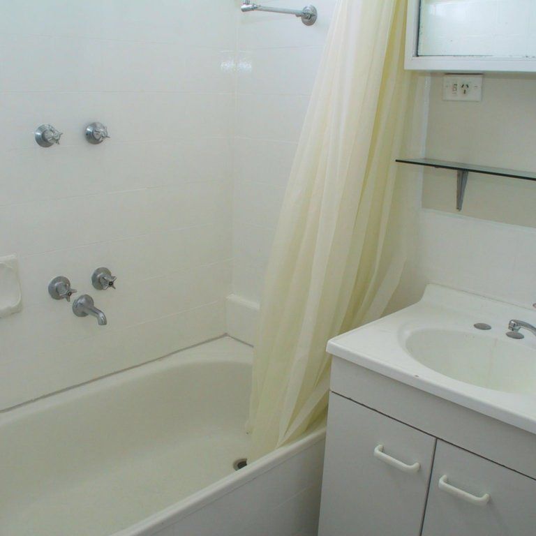 Spacious One-Bedroom Apartment with Modern Amenities and Prime Location - Photo 1