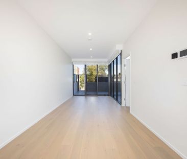 Modern Living with Unmatched Convenience in Lyneham - Photo 2