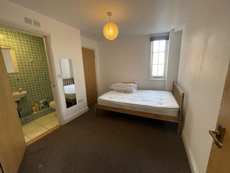 3 bedroom flat to rent - Photo 5