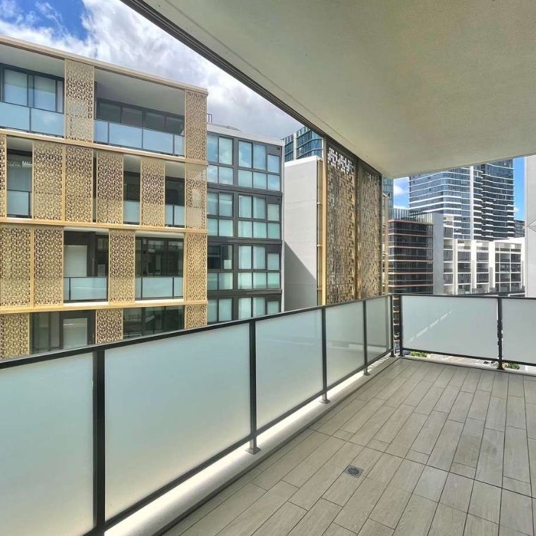 Nearly Brand New 2 Bedroom Apartment with water view - To be the first Inspection! - Photo 1