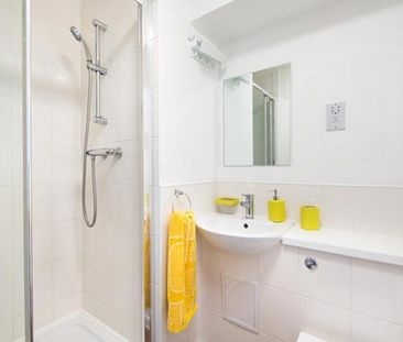 1 bedroom in a flat share to rent - Photo 5