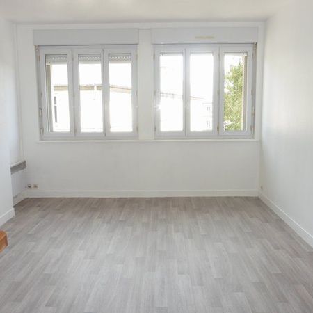Location Appartement 2 pièces 47m² COUTANCES 50200 - Photo 4