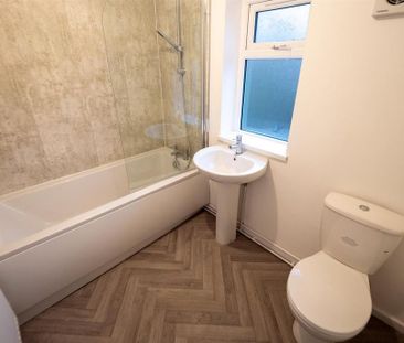 2 bedroom semi-detached house to rent - Photo 6
