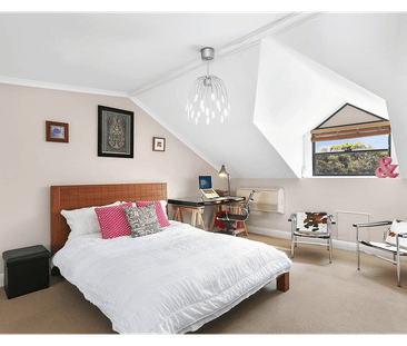 Stunning Large Family Home Offering Space, Privacy and Quality in a... - Photo 3
