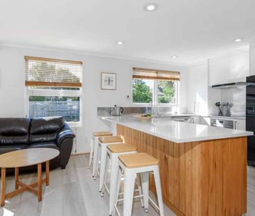 Three bedroom family home in Henderson - Photo 3
