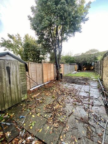 Room in a Shared House, Durnsford Road, SW19 - Photo 4