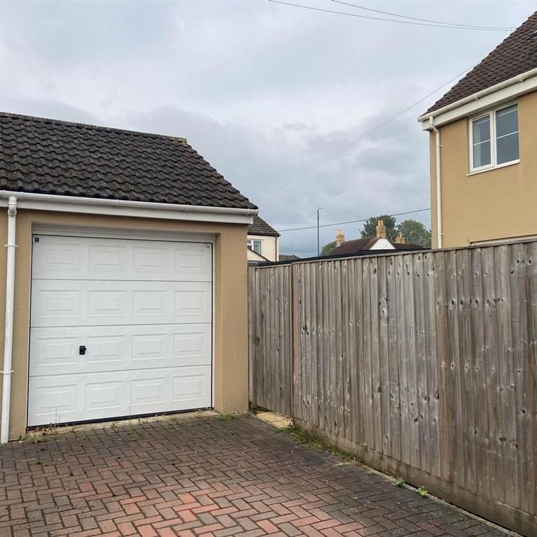 4 bedroom semi-detached house to rent - Photo 1