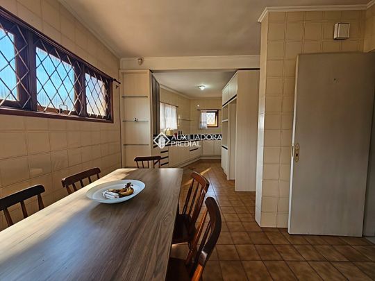 Casa com 4 quartos e 266m² para alugar em Vila João Pessoa, Porto Alegre. - Photo 1