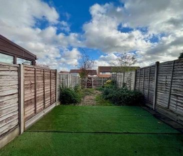 Old Oaks, Waltham Abbey, EN9 - Photo 3