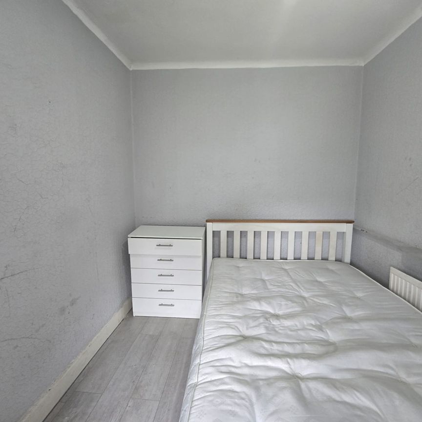 3 Bed Semi-Detached House, Alston Road, N18 - Photo 1