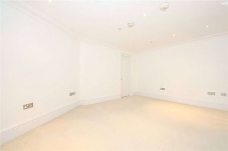 A recently redecorated first/second floor one double bedroom split level apartment situated in central Windsor. - Photo 3