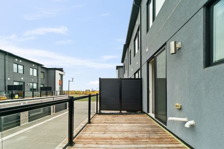 For Lease - 70 Huguenot Road, Oakville, Ontario - Photo 4