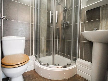 3 bedroom apartment to rent - Photo 3