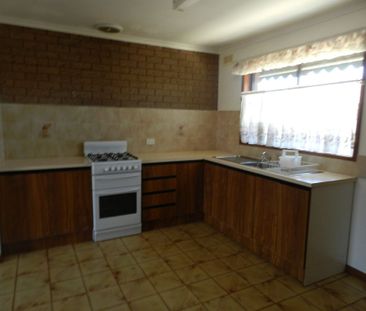 Neat and Tidy 2 Bedroom Unit - Photo 2