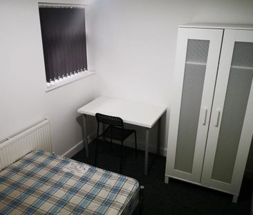 5 bedroom semi-detached house to rent - Photo 2