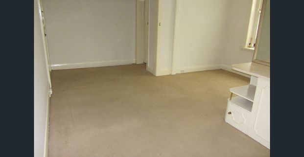 Studio Apartment With Bed Alcove In The “Grampians” - Photo 1