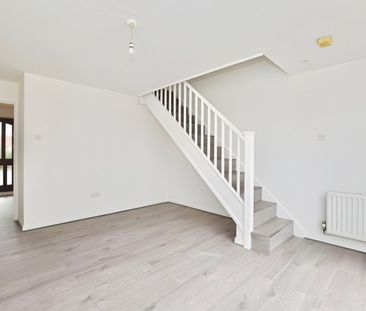 Terraced House to rent - Philimore Close, London, SE18 - Photo 3