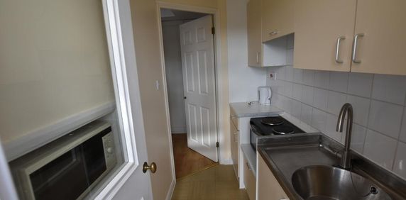 Studio to rent - Photo 2