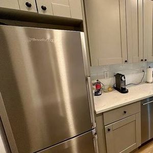 NEW RENOVATION - 1 BEDROOM/BATH STEPS TO DOWNTOWN AND ENGLISH BAY! - Photo 2