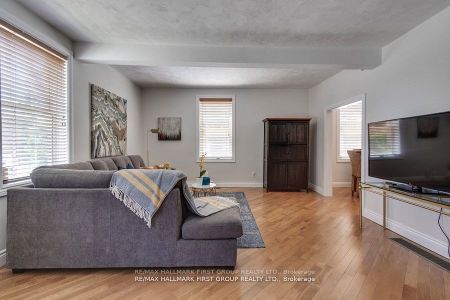For Lease - 26 Whiting Avenue Unit# Main & 2nd Level, Oshawa, Ontario - Photo 4