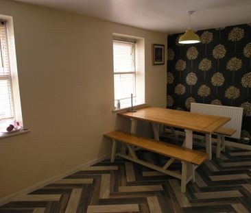 4 bedroom semi-detached house to rent - Photo 4