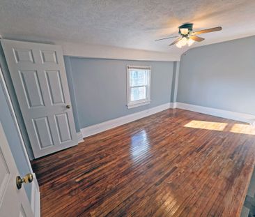 For Lease - 205 Main Street, Grimsby, Ontario - Photo 2