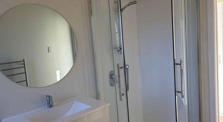 Sunny, Upgraded & Private 3-Bedroom Hom - Photo 2