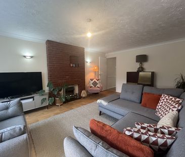 4 Bed Link Detached - Photo 5