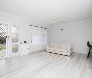 Freestanding Villa - New Kitchen - Fenced Yard - Garage and Carport - Photo 4