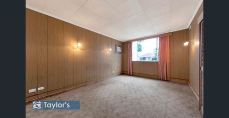 A STYLISH AND SPACIOUS ENTERTAINERS DREAM WITH CHARACTER AND COMFORT - Photo 2