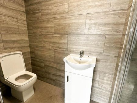 1 bedroom in a house share to rent - Photo 4