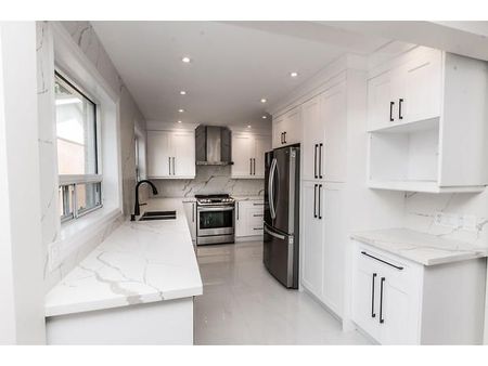 For Lease - 1821 Truscott Drive Unit# UPPER, Mississauga, Ontario - Photo 4