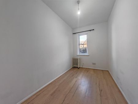 2 bedroom Flat To Let - Photo 3