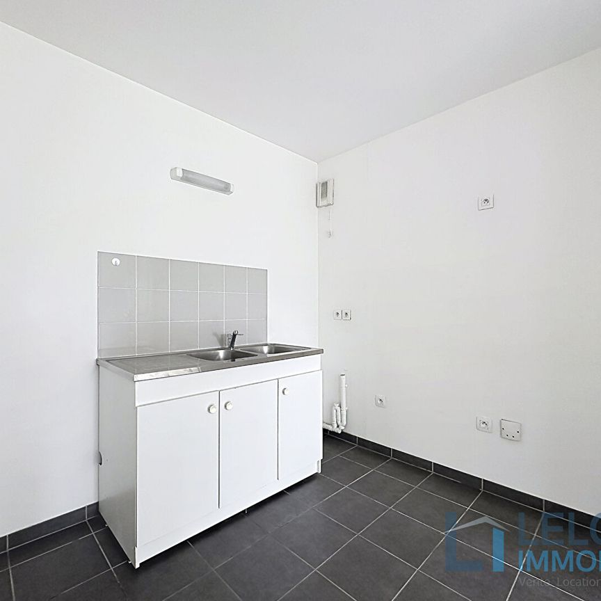 Location Appartement 2 pièces 48m² MONT ST AIGNAN 76130 - Photo 1