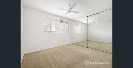 A Rare New Farm Icon with Breathtaking River & City Views - Photo 5