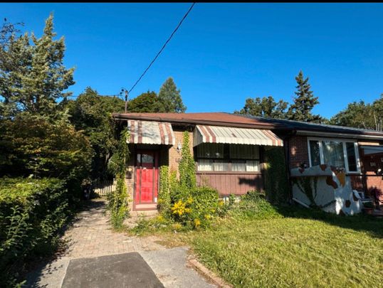 For Lease - 102 Billington Crescent, Toronto, Ontario - Photo 1