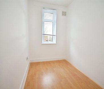 4 bedroom terraced house to rent - Photo 5